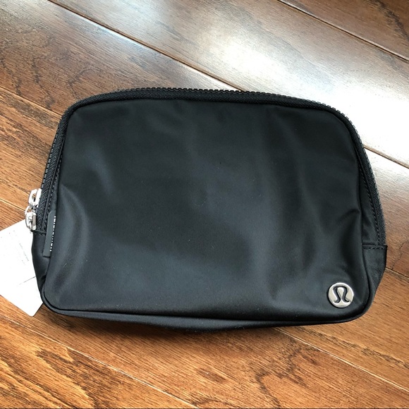 lululemon athletica Bags Nwt Large 2l Lululemon Everywhere Belt Bag